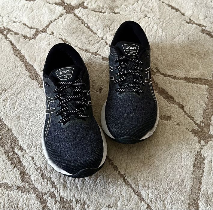 Asics кросівки жіночі 37 р. Устілка 23,5 см оригінал