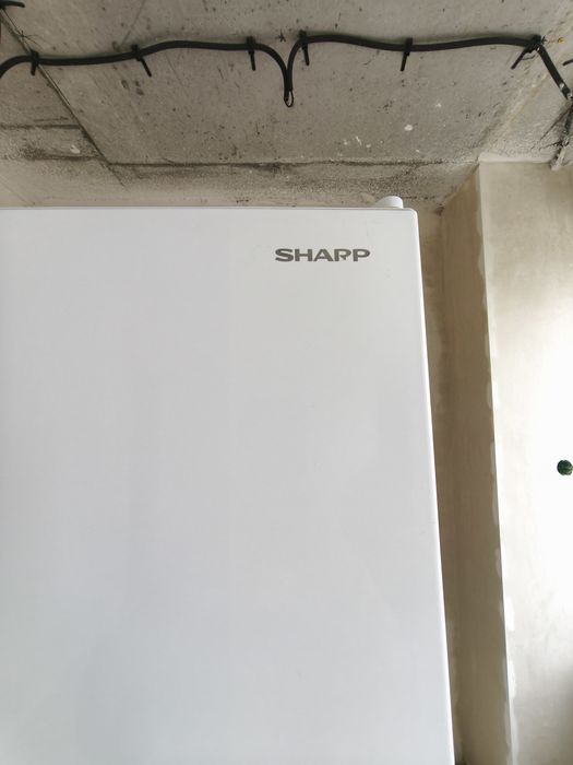 Продам  Двухкамерный холодильник Sharp ТОРГ