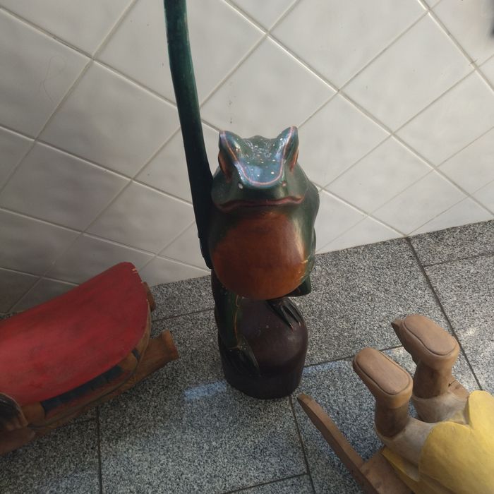 Bonecos antigos de madeira maciça