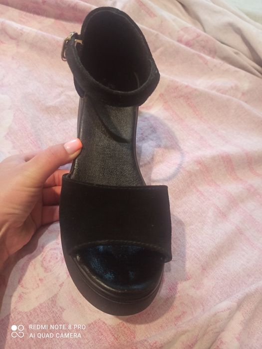 Продам босоножки