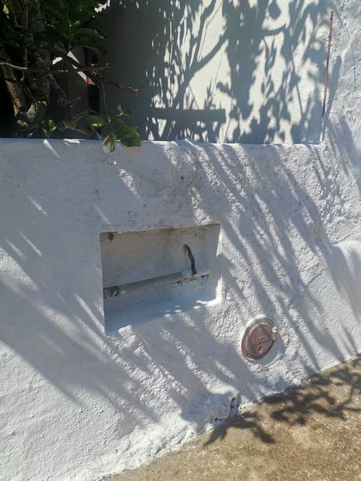 Vende-se casa para recuperar nos arredores de Almodôvar