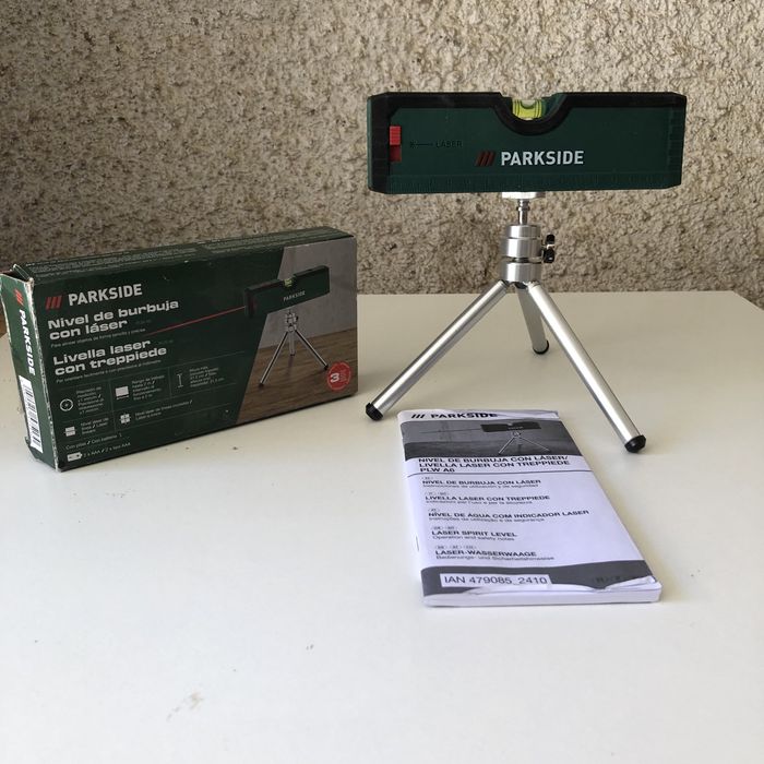 Vende-se . Tudo novinho em folha. Inglesa por favor.