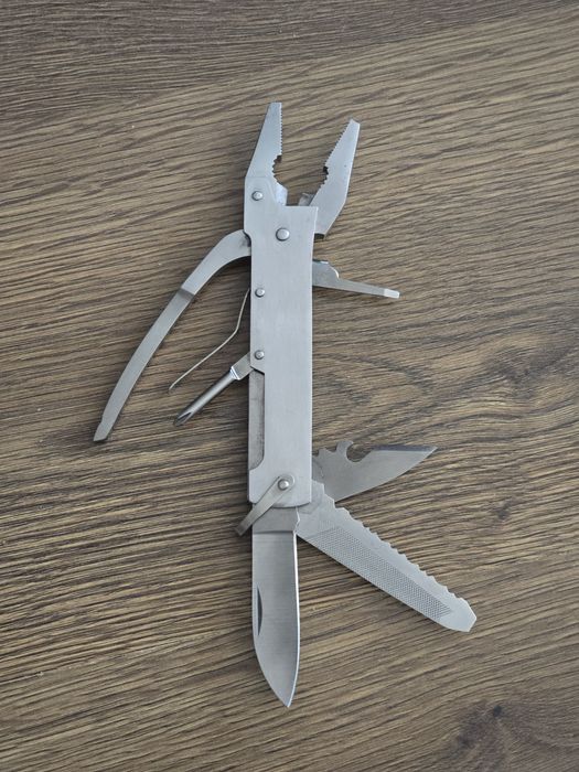 Multitool taktyczny narzędzie wielofunkcyjne  scyzoryk