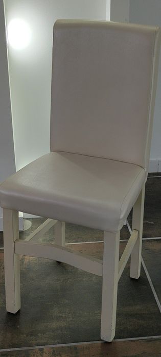 Cadeira Estofada, Cor pérola para "eventos"