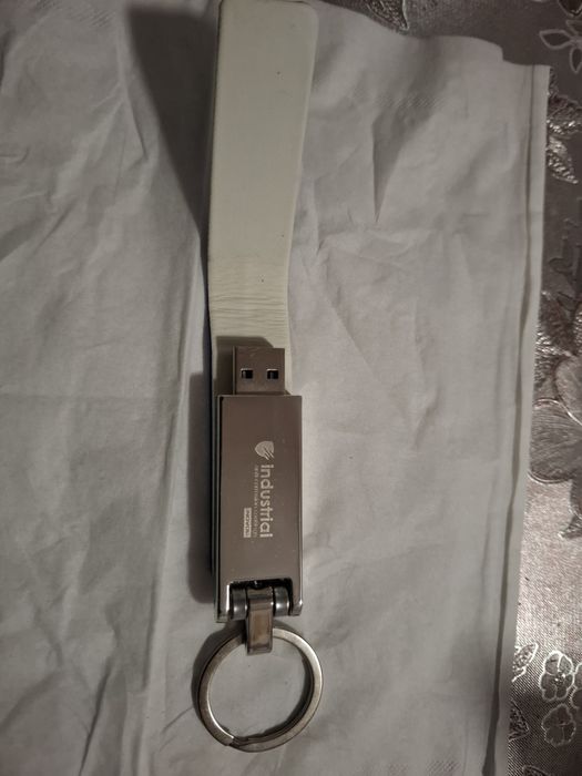 pendrive 16GB metalowy w etui