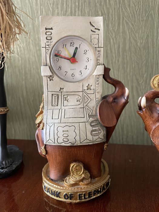 Слоники, годинник, шкатулка, підсвічник, сувенір