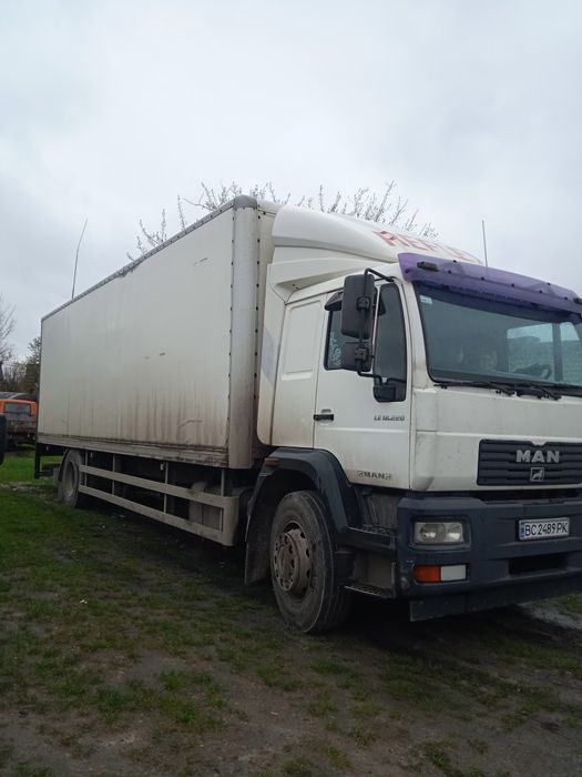 Продам автомобіль МАН 18220