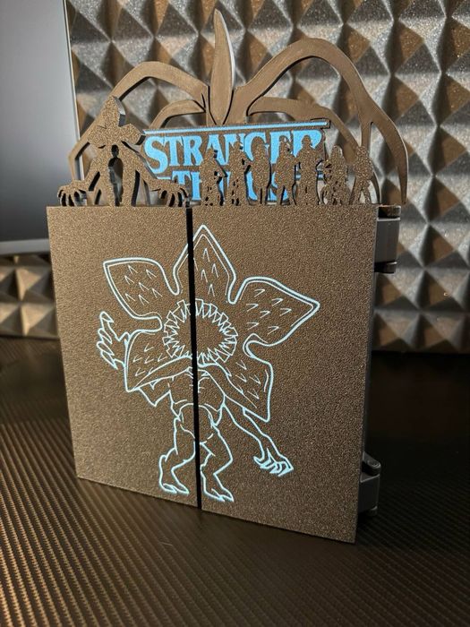 В НАЯВНОСТІ! Поличка підставка для фігурок Stranger Things Funko Pop