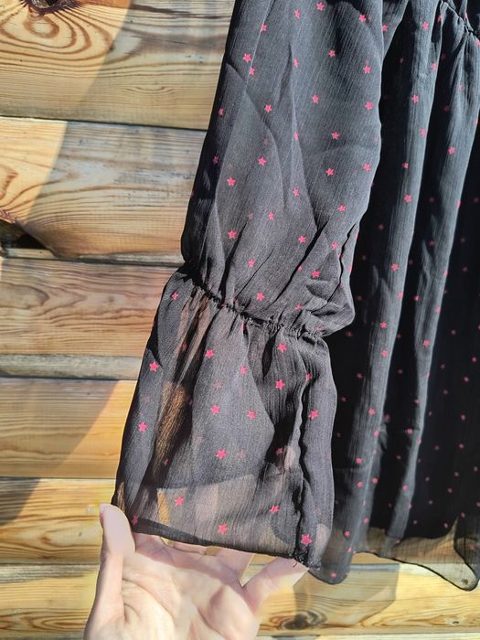 Zwiewna sukienka w gwiazdki