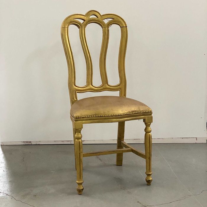 cadeira de estilo Luís XVI