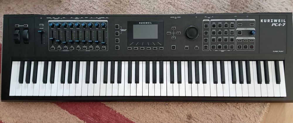 Teclado sintetizador Kurzweil PC4-7