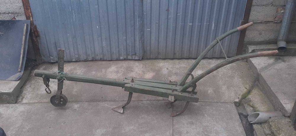 Плужок, сапки кінні.