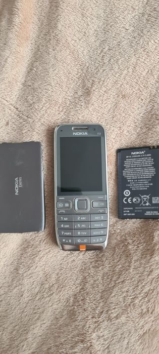 Telefon NOKIA RM-411 Xpress Musik i Nokia E-52