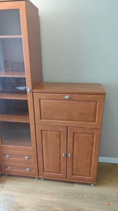 Zestaw mebli - biurko, szafa, barek, witryna