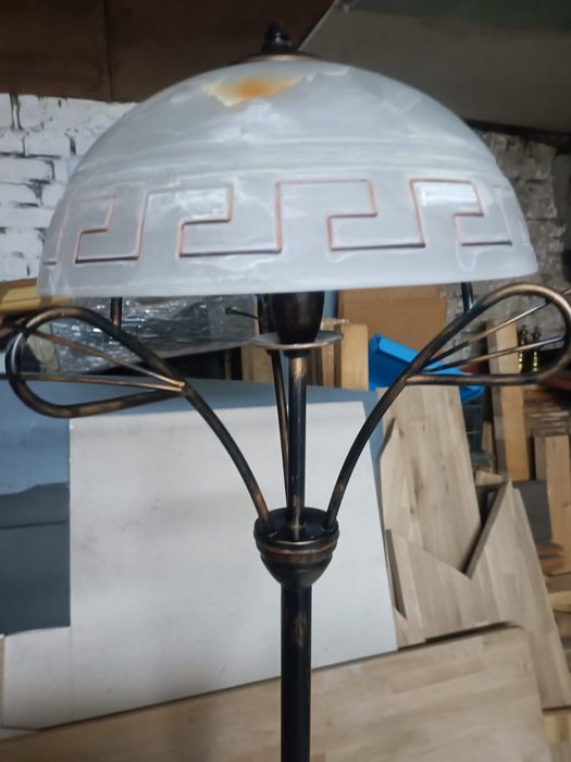 Lampa stojąca . ...