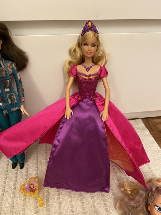 Bonecas Barbie e Ken