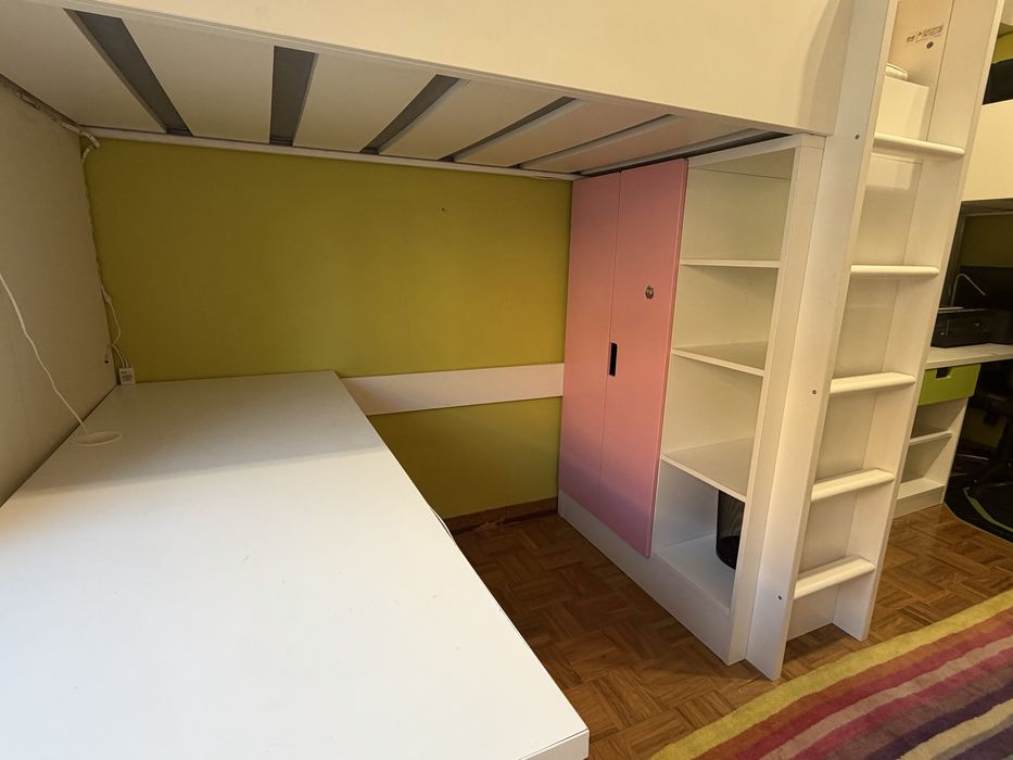Beliche com colchao , roupeiro e secretaria