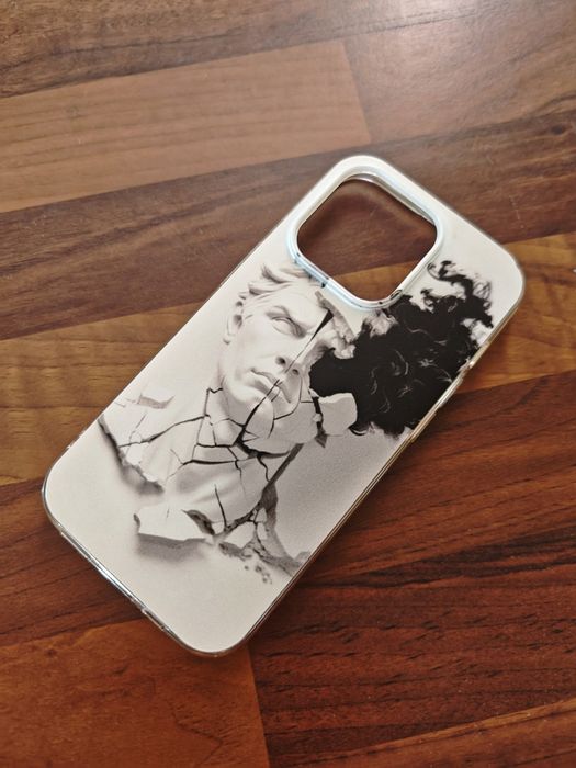 Чохол на iPhone 14 Pro.