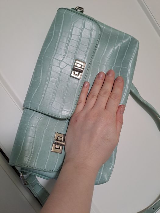 Mietowa torebka na wiosnę,na ramię Stan bdb.