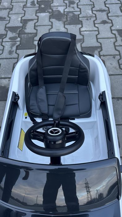 Дитячий електромобіль Mercedes Benz AMG EQA  на акумуляторі 12V  Пульт