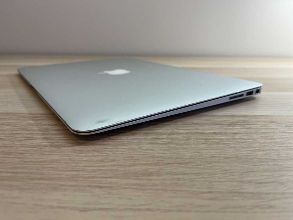 MacBook Air A1466, i7, 8GB RAM, 256GB, stan BDB, zestaw, 2x zasilacz
