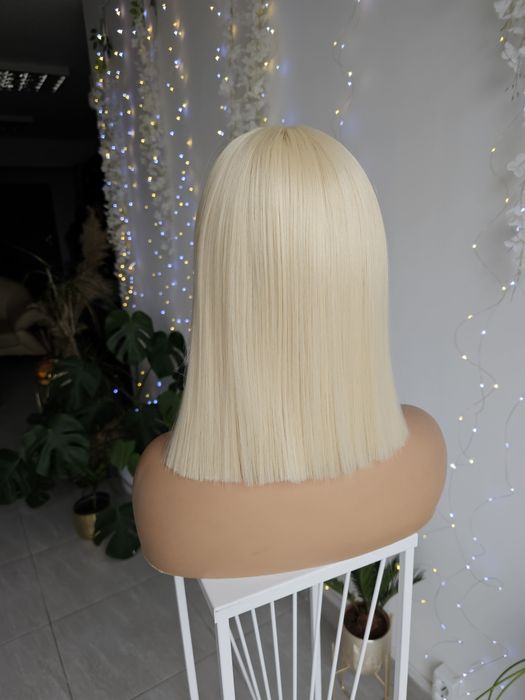Lekka blond peruka Zyta lacefront naturlany efekt jasny blond