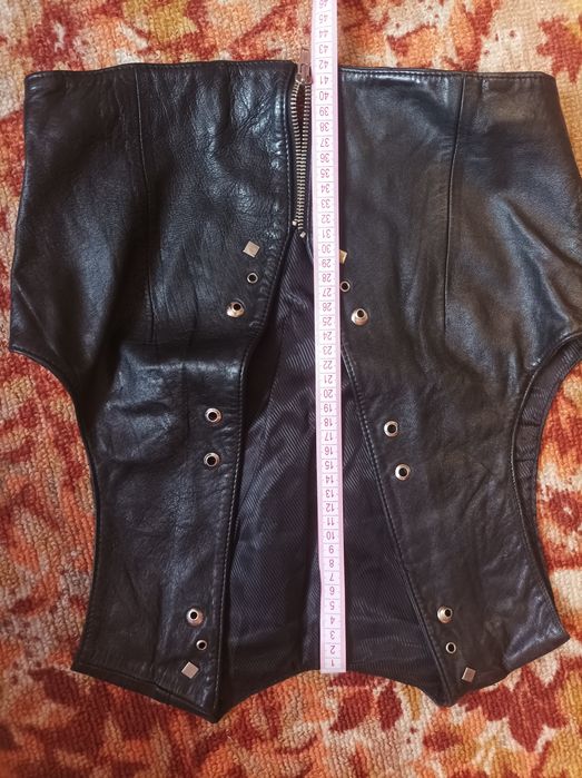 Кожаная желетка размер S