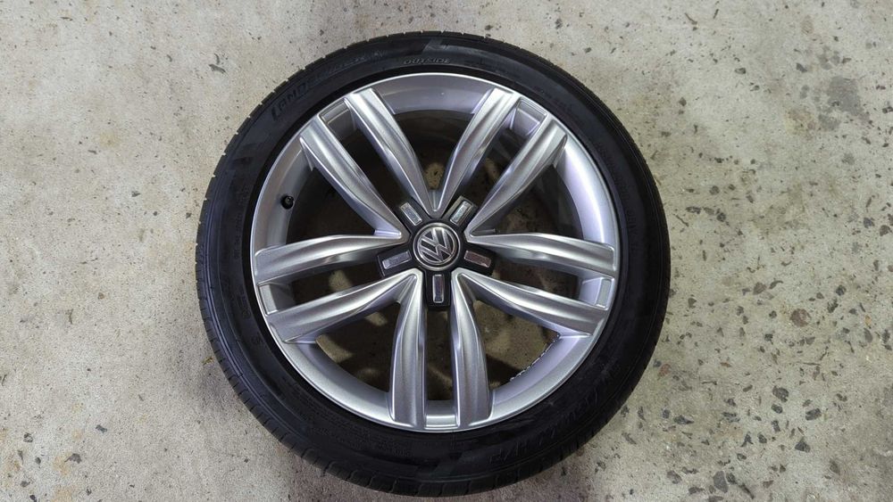 Комплект дисків з шинами R18 235/45 з Volkswagen Passat B8 2017