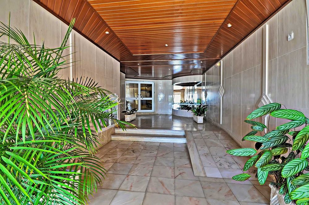 Sesimbra T2 com piscina,  1º linha com garagem mobilado