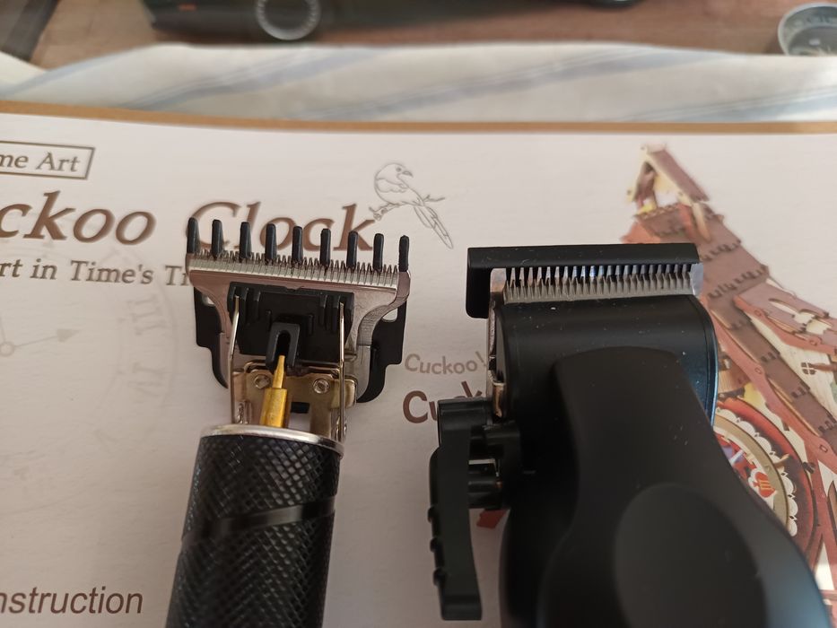 Vendo novas máquinas uma máquina preta dourada e outra preta barbeiros  profissionais bom estado