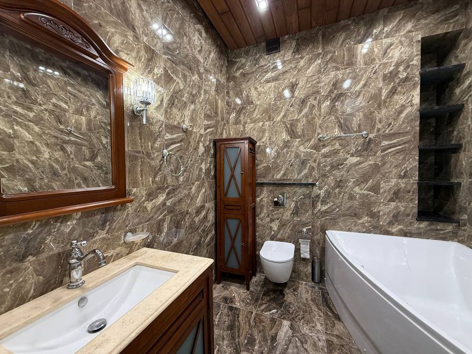 Квартира погодинно, подобово 3 кв у Центрі Тепла