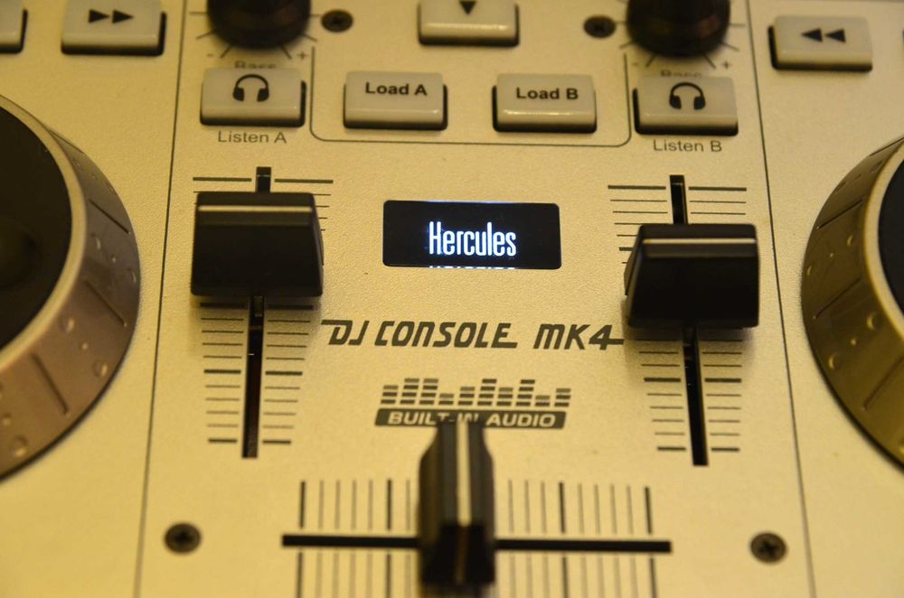 Controlador Hercules DJ console MK4