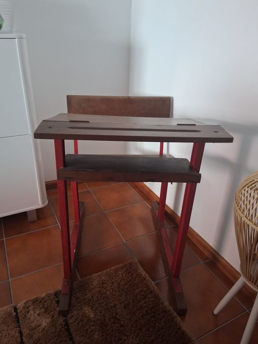 Mesa escolar antiga