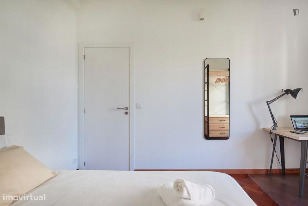 Quarto - localizado em São Sebastião Lisbon