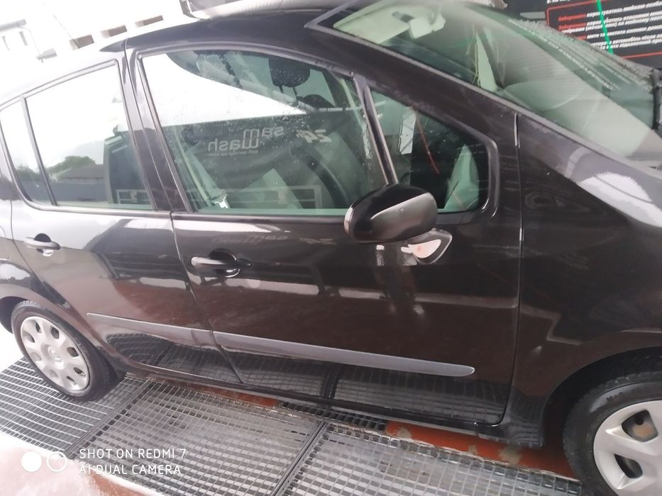 Автомобіль  Renault