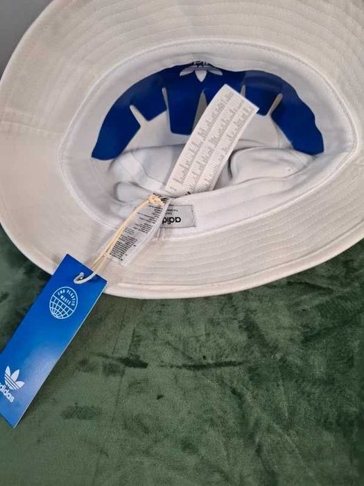 Nowa biała czapka Adidas