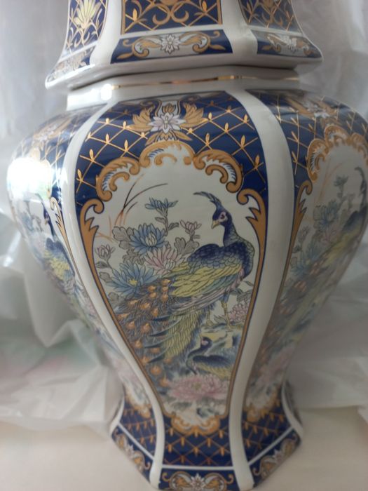 Pote decorativo com pavões