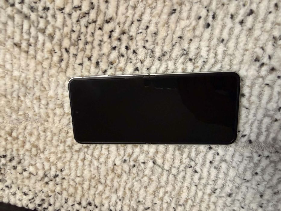 Samsung z flip 6 256GB 12 ram