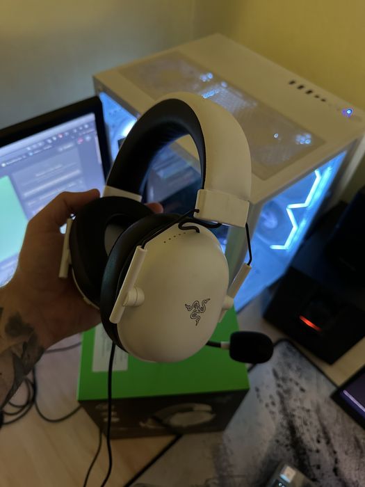 Продаю оригінальну ігрову гарнітуру Razer BlackShark V5 X