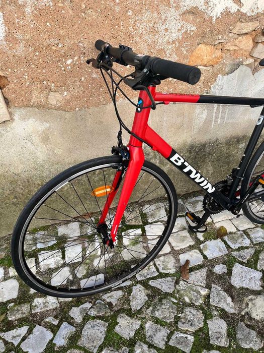 Bicicleta de estrada Flat Bar extra leve como nova. DECATHLON