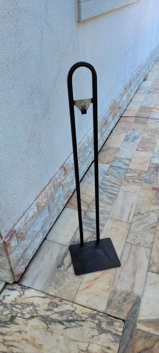 Extintores e suporte de pé para  extintores