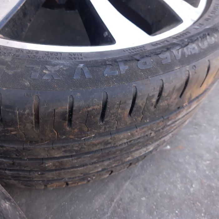 Jantes fiat tipo com pneus 225 45 17 ( tem  um par de pneus bons )