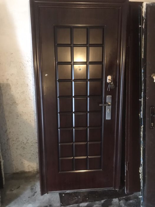 Вхідні двері  БУ , Металеві двері в квартиру , технічні( монтаж)
