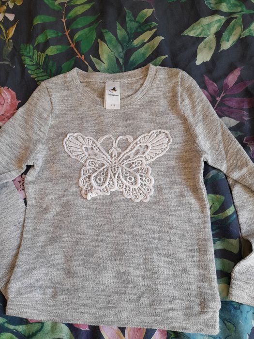 Sweterek rozmiar 116 kolor szaro-kremowy