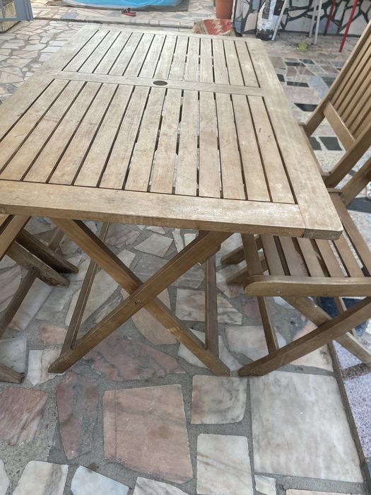 Mesa de madeira exterior