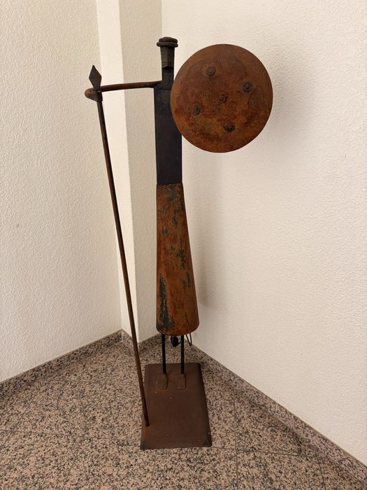 Candeeiro de pé em latão