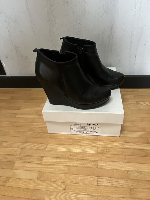 Skórzane  botki na koturnie 37