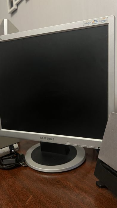 Монітор Samsung; Колонки; камери