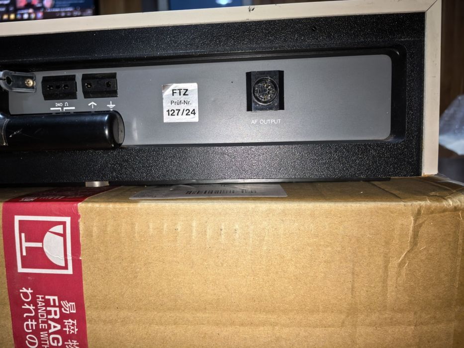Радио тюнер Dual CT 110 Stereo ,диапазон -"FM (87.5–108 МГц), MW (СВ), LW (ДВ) и SW (КВ)"