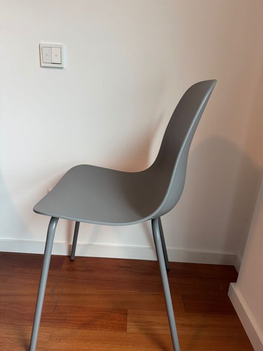 4 Cadeiras de cozinha cinzentas